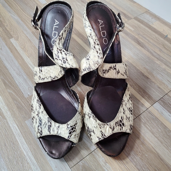 Heels - Picture 2 of 3